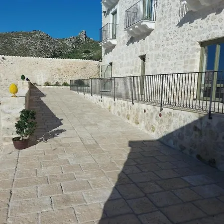 Bed & Breakfast Masseria Torre Saracena 3*